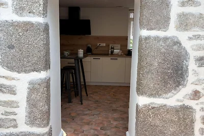 Gerenoveerd stenen huis aan de kust in...