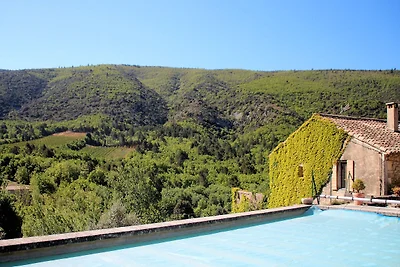 Stilvolles Haus mit beheiztem Pool in Lacoste