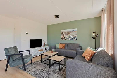 Schönes Ferienhaus in Scherpenisse mit...