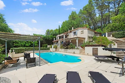 Idyllische Villa mit Swimmingpool
