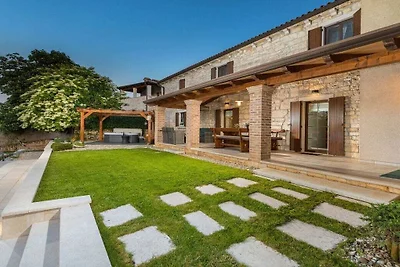 Villa in Tinjan mit Schwimmbecken