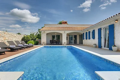 Komfortable Villa mit privatem Schwimmbad