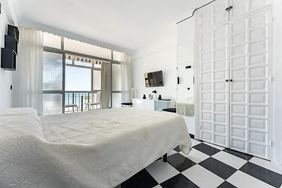 Faro's Carvajal Beachstudio - Frontline
