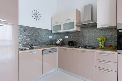 Apartment in Seget Donji mit Terrasse