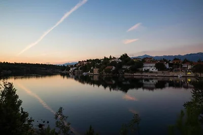 Appartamento con vista mare a Obrovac e...