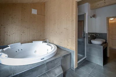 Chalet nelle Alpi vicino Sci e Foresta