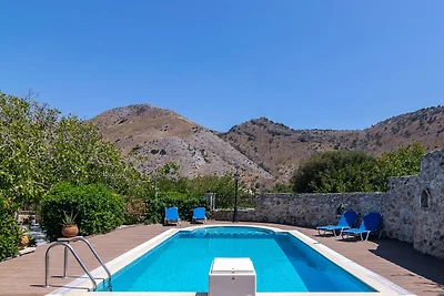 Villa in Chania mit Pool und Bergblick