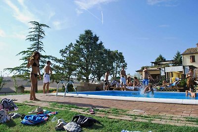 Spaziosa country house con piscina