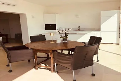 Villa in jahrhundertealtem Olivenhain