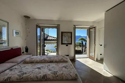 Villa am See mit Panoramablick