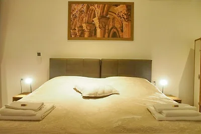 Studio Apartment (Elegant)