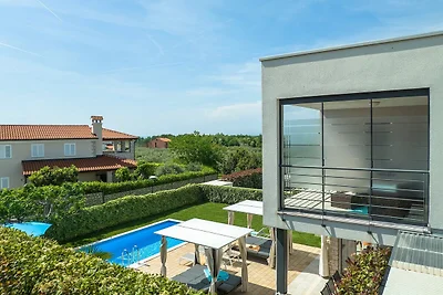 Ferienhaus in Novigrad mit Pool am Strand