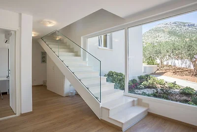 Villa in Bol mit Schwimmbecken