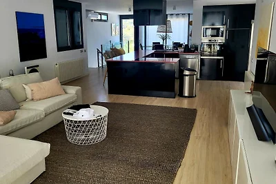 Stilvolle, moderne Villa am Stadtrand von...