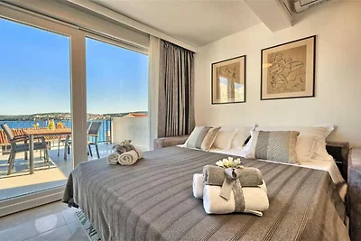 One-Bedroom Apartment With Terrace And Sea...