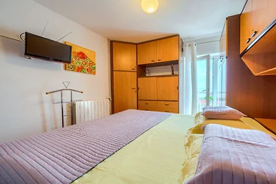 Three bedroom Apartment with terrace and sea...