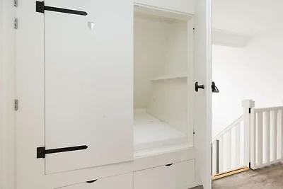 Villa mit Strohdach mit einer Sauna in...