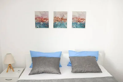Stylish Okrug Gornji Apartment with Terrace a...