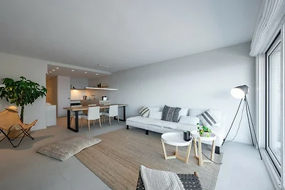 Sonnige Wohnung mit seitlichem Meerblick