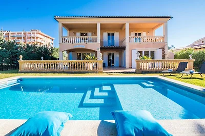 Elegantes Ferienhaus mit Garten