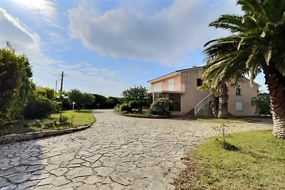 Villa con piscina per 10 ospiti