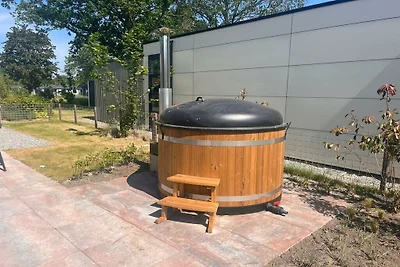 L-Cube Hottub 6 || Biedhuizen