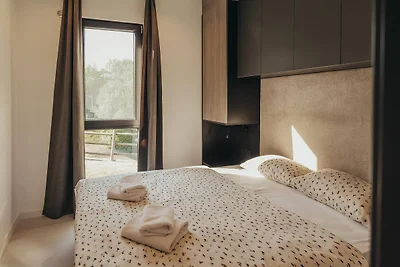 Luxuriöses Waldrefugium mit Poolzugang