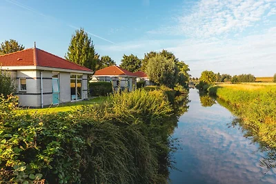Villa am Wasser mit eigenem Steg