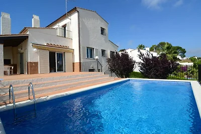 Villa in Estartit near golf course