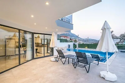 Villa in Kalkan mit Schwimmbecken