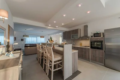 Deluxe Four Bedroom Villa with Sea View and P...