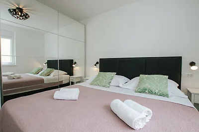 Spacious Luxury Trogir Apartments - Comfort T...
