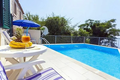 Villa in Tučepi mit Schwimmbecken