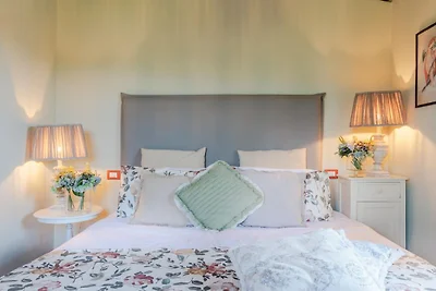 Wohnung im ersten Stock mit privatem Garten