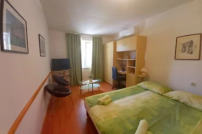 Boutique-Wohnung in Pješcana Uvala mit Balkon