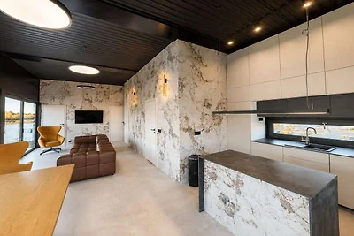 Komfortables Haus am Wasser mit Whirlpool