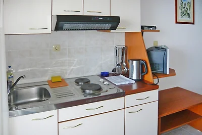 Studioapartment Ivan in Omis-Nemira, mit...
