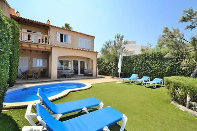 Villa in Colonia mit Pool und Meerblick
