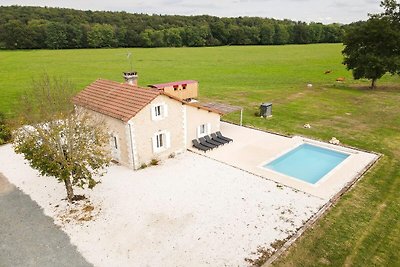 Affascinante casa con piscina a Coubejours