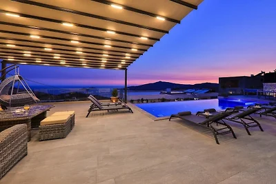 Villa in Kalkan mit Schwimmbecken