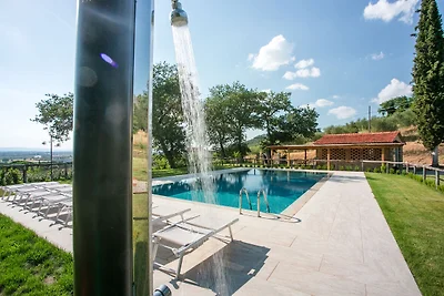 Spaziosa villa con piscina a Castiglion...