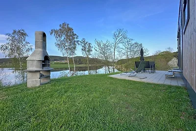 Piccola casa in riva al lago con terrazza