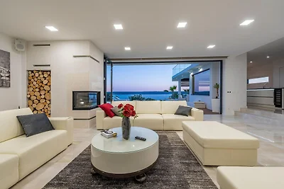 Villa met infinity pool in Maslenica