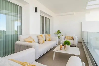 Stylish 2-Bed Apartment - ALCAZABA LAGOON...