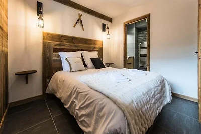 Ampio appartamento in legno antico sulle pist...