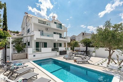 Moderne Ferienwohnung mit Terrasse in Slatine