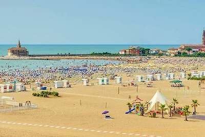 Appartement in Caorle bij Strand en Zwembad