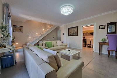 Splendid Villa in Pietrasanta, top location i...