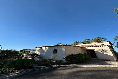Villa a Le Plan-de-la-Tour con piscina