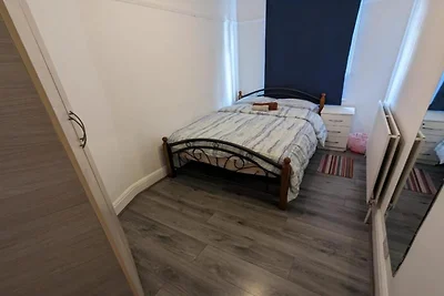 Rahal Hackney |  Double Room Shared washroom